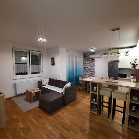 Lux Advent Apartment 수보티차 외부 사진