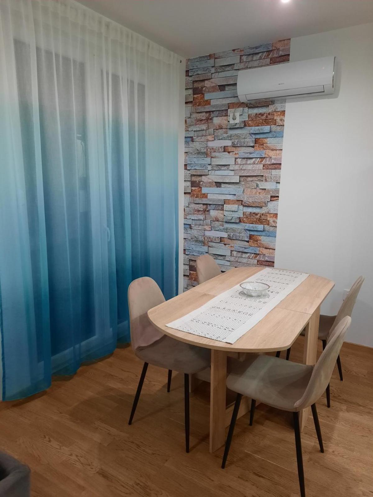 Lux Advent Apartment 수보티차 외부 사진